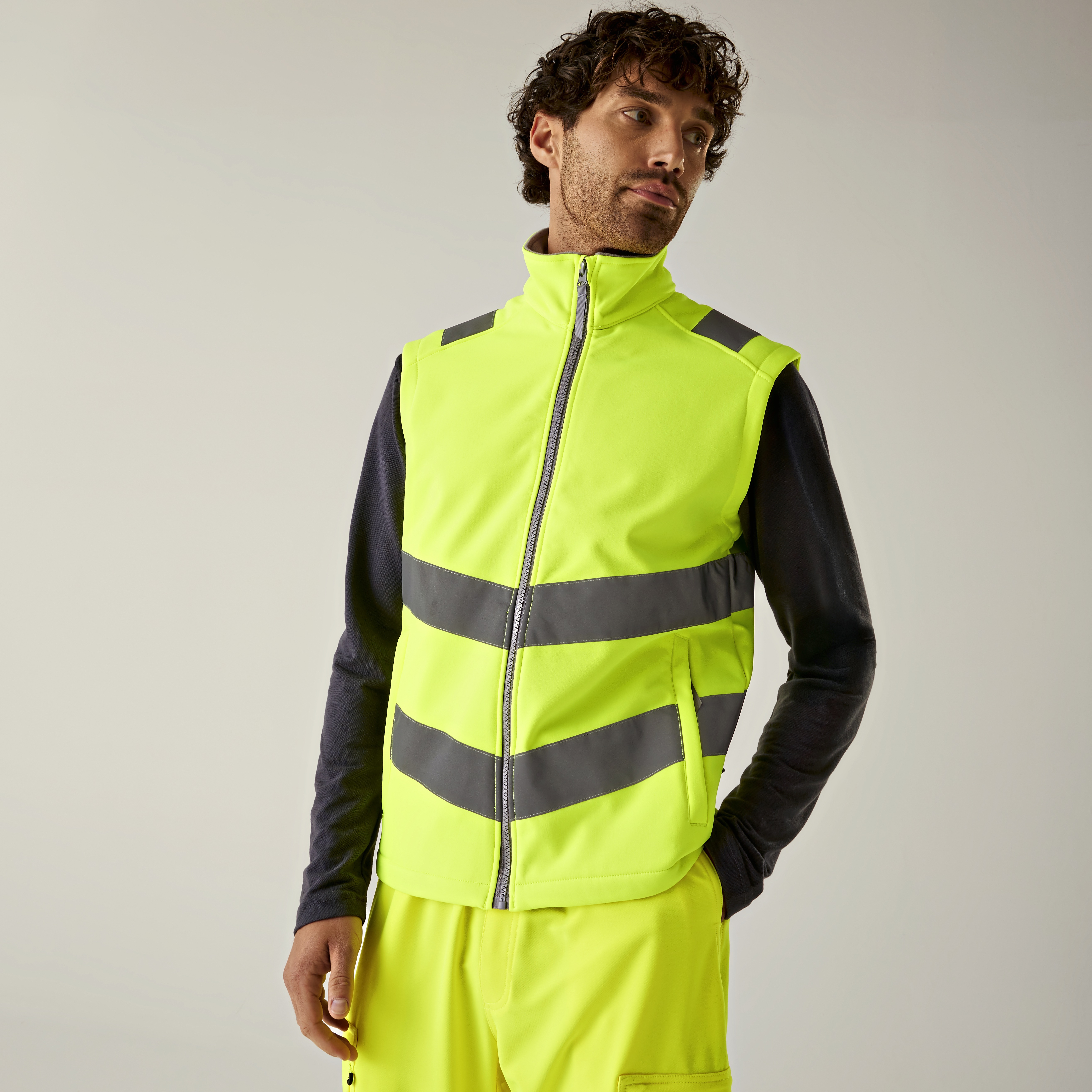 Softshells personnalisable REGATTA HI-VIS PRO CONTRACT ABLAZE SOFTSHELL BODYWARMER