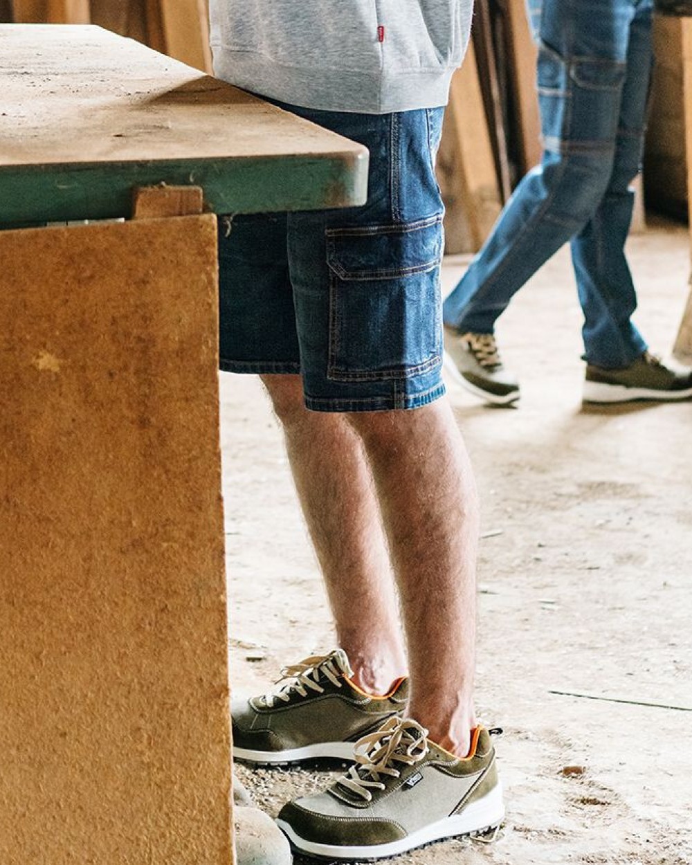 VELILLA MULTI-POCKET STRETCH DENIM BERMUDA SHORTS Bermudas & Shorts personalisierbar