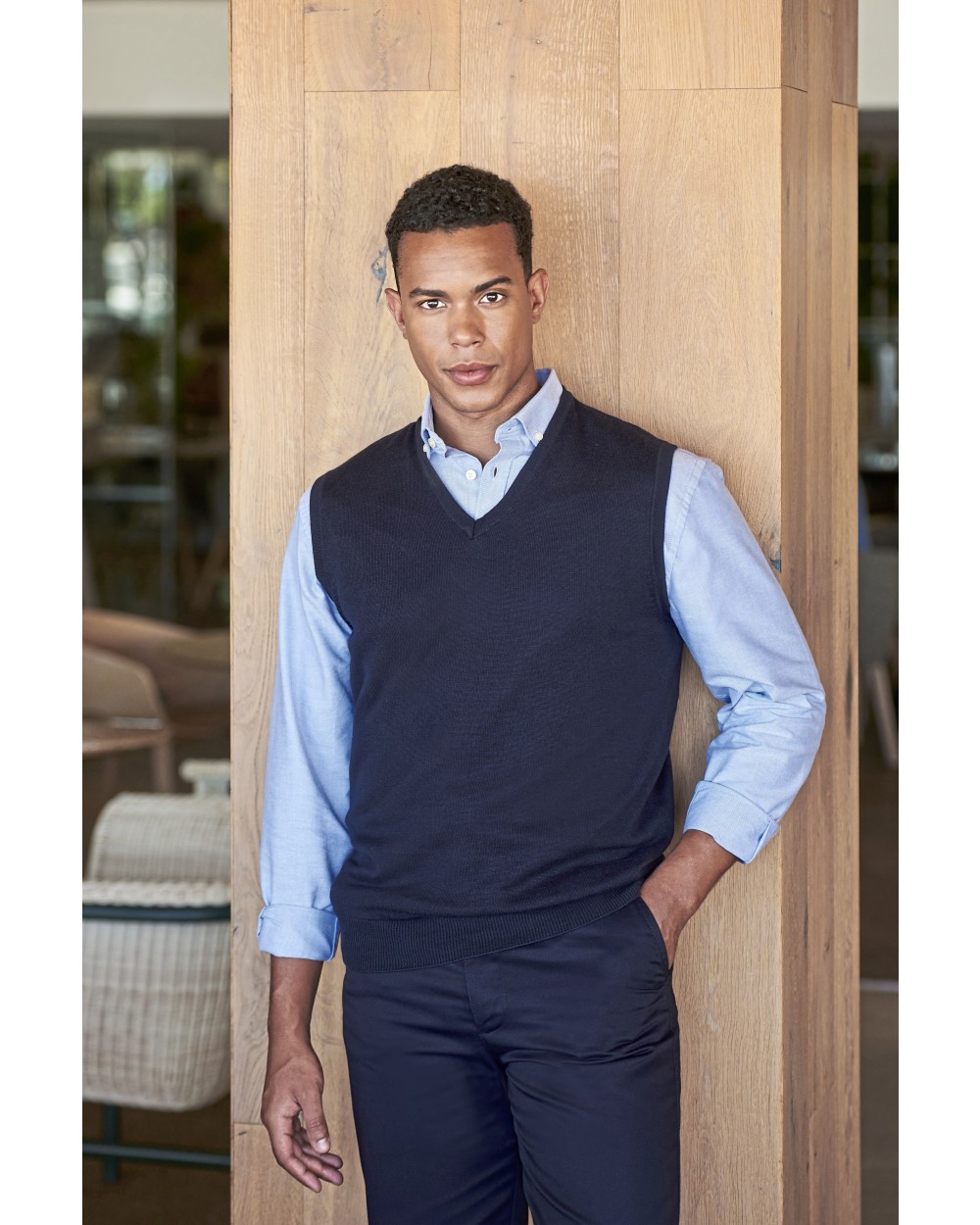 Truien HENBURY Men`s Lightweight Sleeveless V-Neck Jumper voor bedrukking &amp; borduring