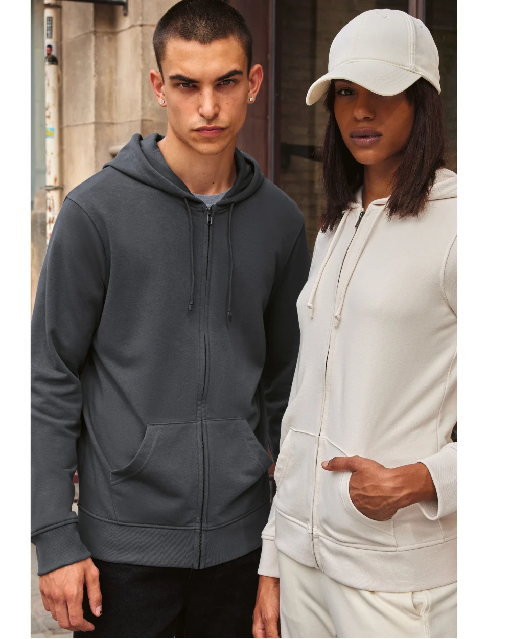 Sweaters & hoodies B&C INSPIRE ZIPPED HOOD voor bedrukking &amp; borduring