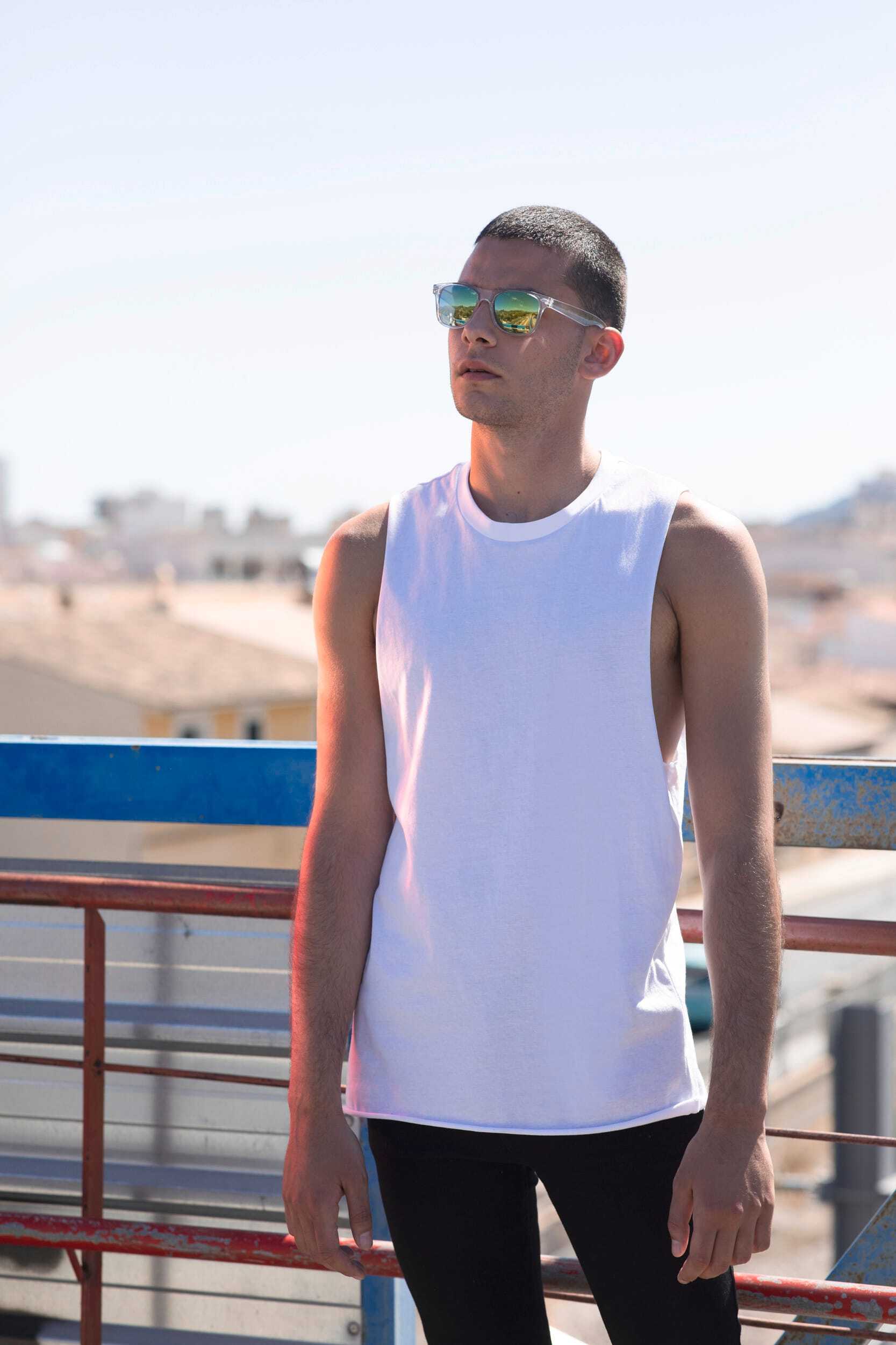 T-shirts SKINNIFIT Uitlopende herentanktop voor bedrukking &amp; borduring