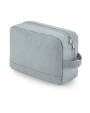 BAG BASE RECYCLED ESSENTIALS WASH BAG Taschen personalisierbar