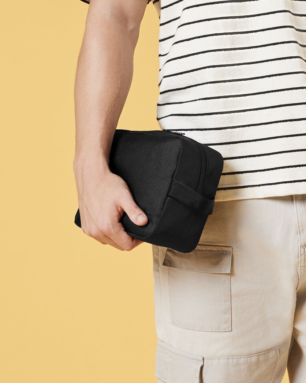 BAG BASE RECYCLED ESSENTIALS WASH BAG Taschen personalisierbar