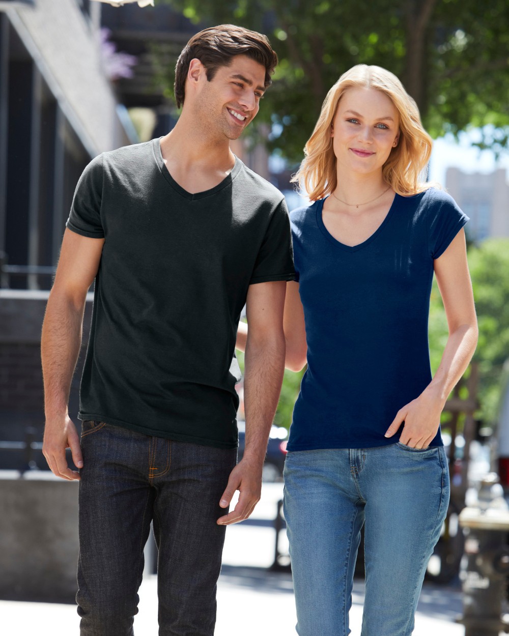 T-shirts GILDAN Softstyle® Fitted Ladies' V-neck T-shirt voor bedrukking &amp; borduring