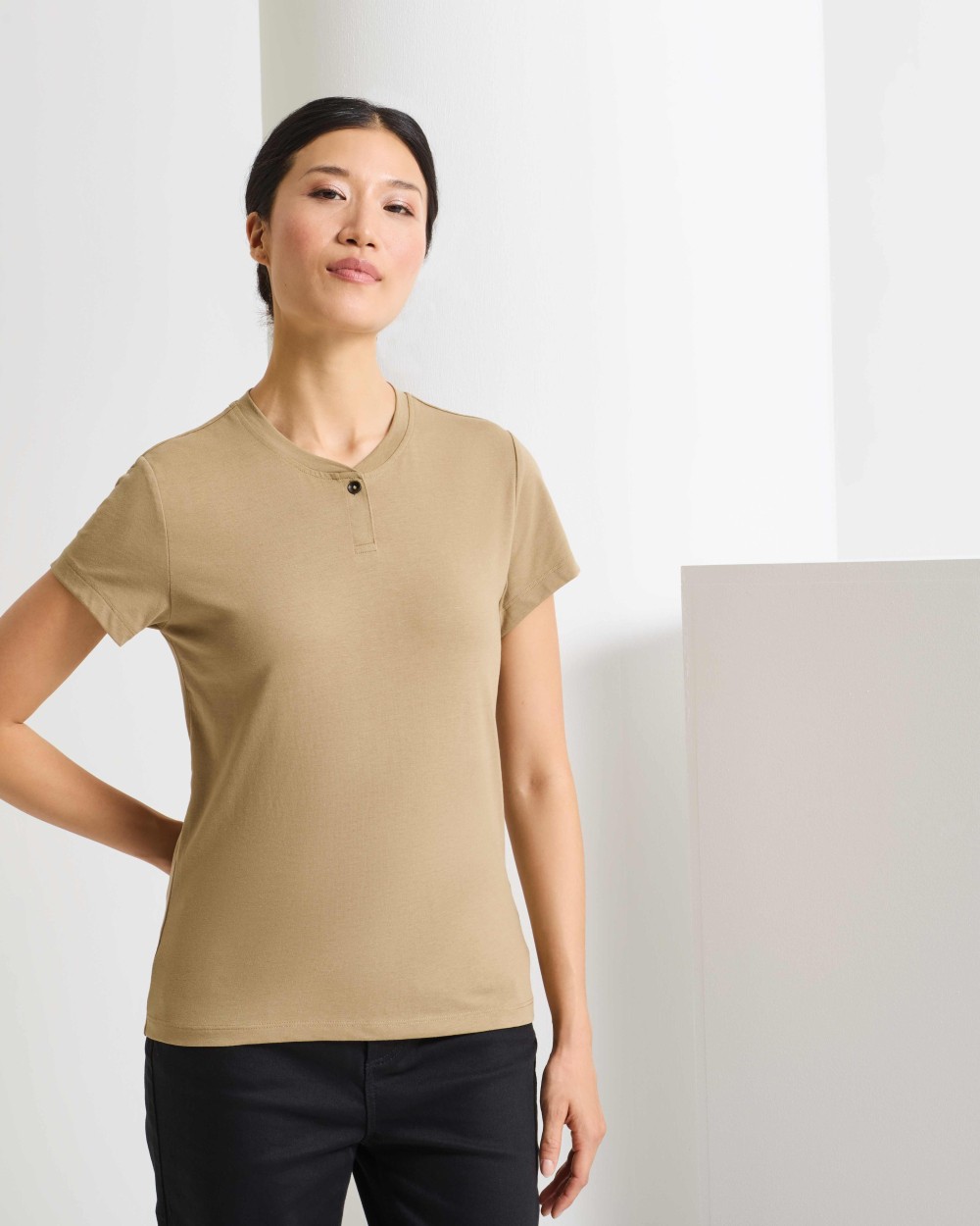 T-shirts PREMIER Ecologisch dames-T-shirt ‘Comis’ met knoopjeshals voor bedrukking &amp; borduring