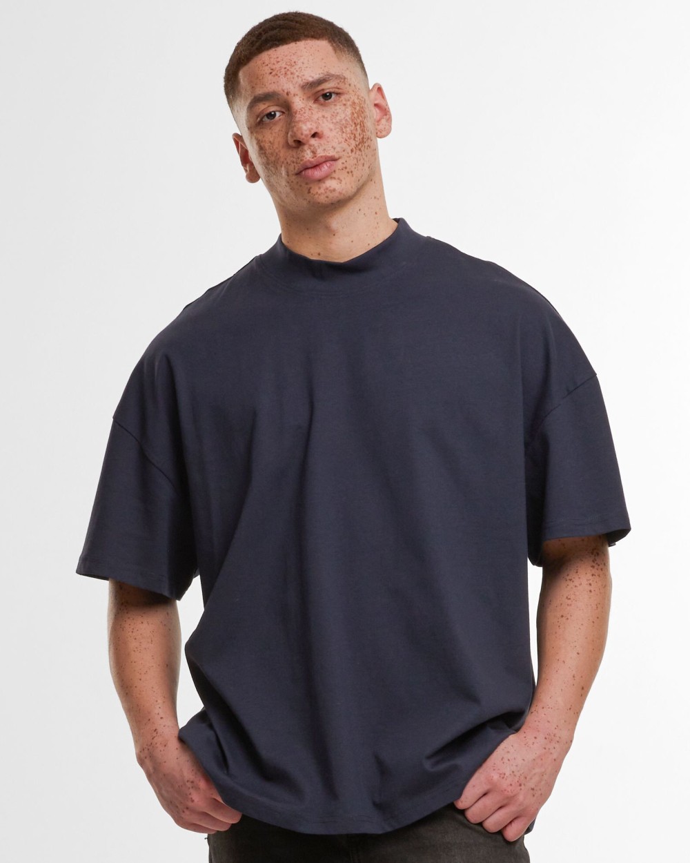 T-shirts BUILD YOUR BRAND OVERSIZED MOCK NECK TEE voor bedrukking &amp; borduring