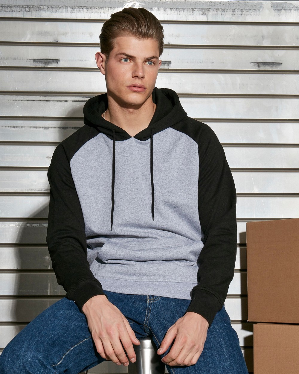 Sweaters & hoodies BUILD YOUR BRAND BASIC RAGLAN HOODY voor bedrukking &amp; borduring