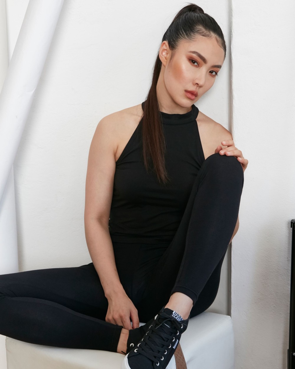 T-shirts BUILD YOUR BRAND LADIES TURTLENECK SHORT TOP voor bedrukking &amp; borduring