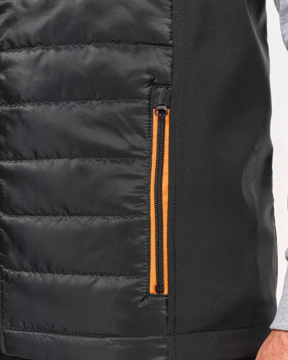 Jassen WK. DESIGNED TO WORK Bodywarmer Day To Day in twee stoffen voor bedrukking &amp; borduring