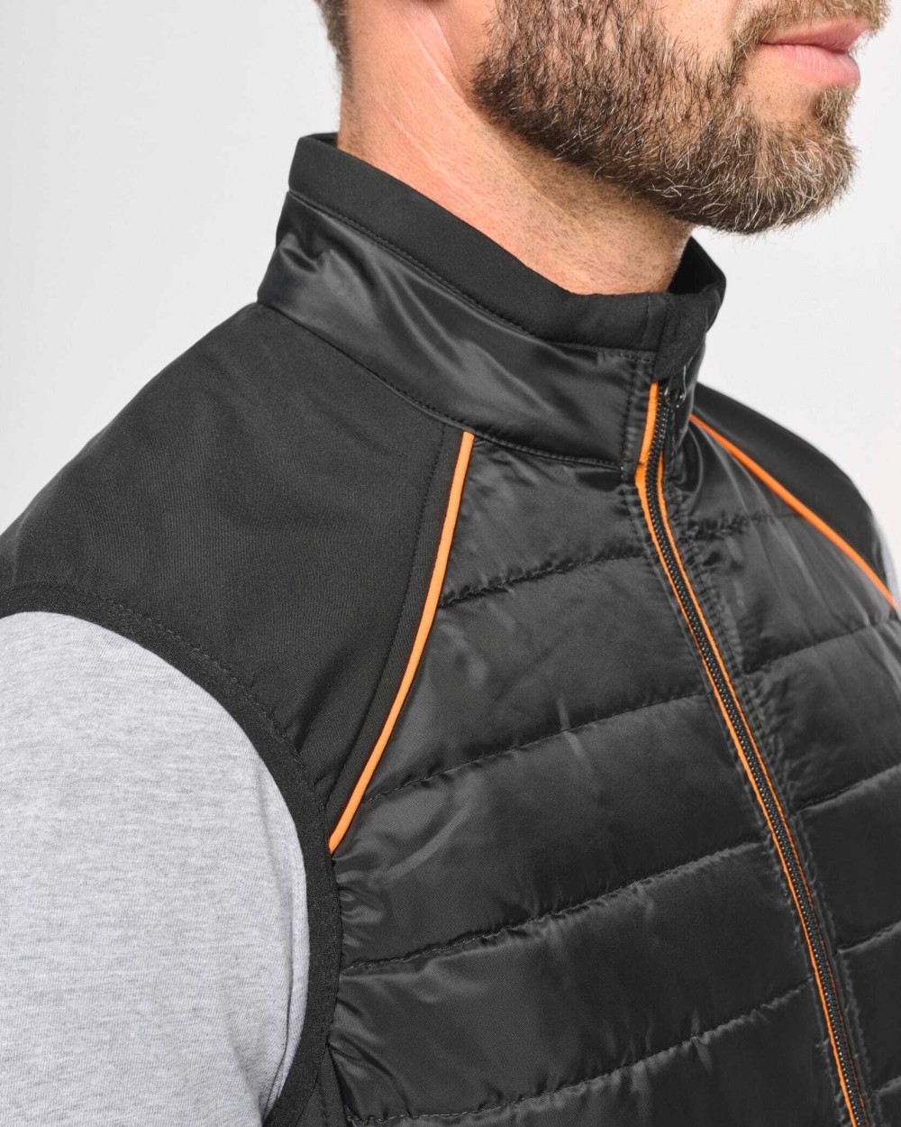 Jassen WK. DESIGNED TO WORK Bodywarmer Day To Day in twee stoffen voor bedrukking &amp; borduring