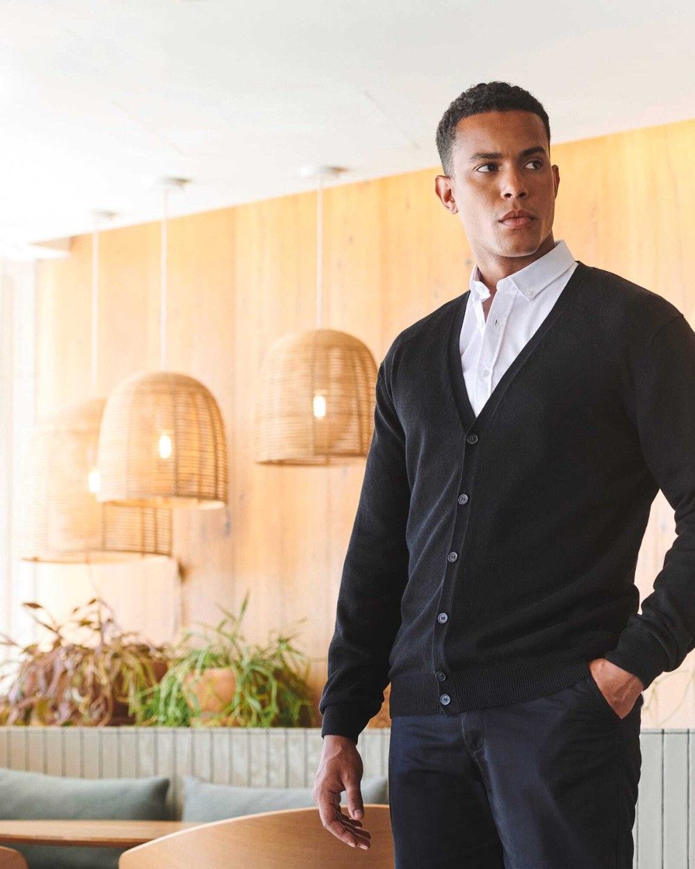 HENBURY Men's Lightweight V Cardigan Pullovers personalisierbar