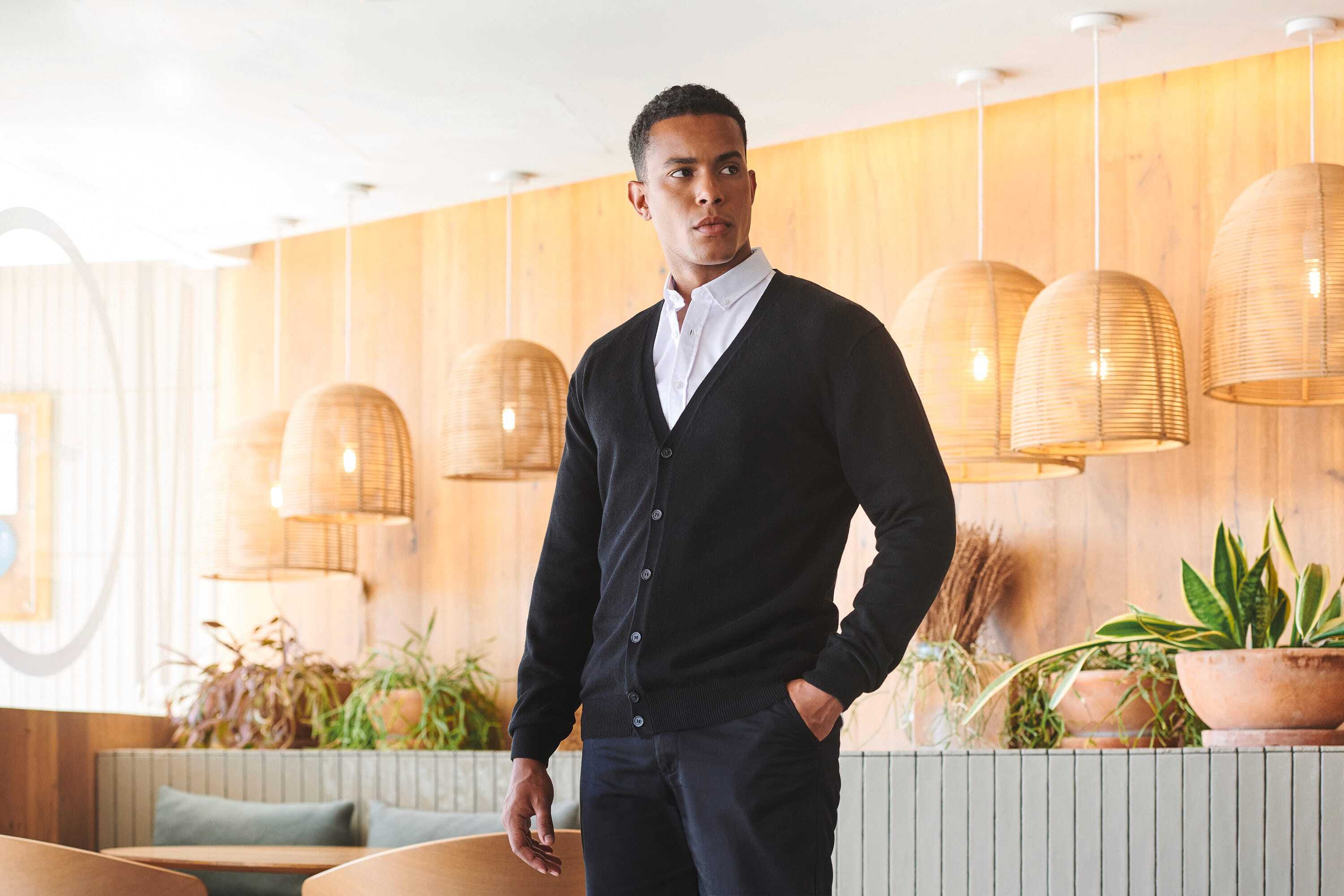 HENBURY Men's Lightweight V Cardigan Pullovers personalisierbar