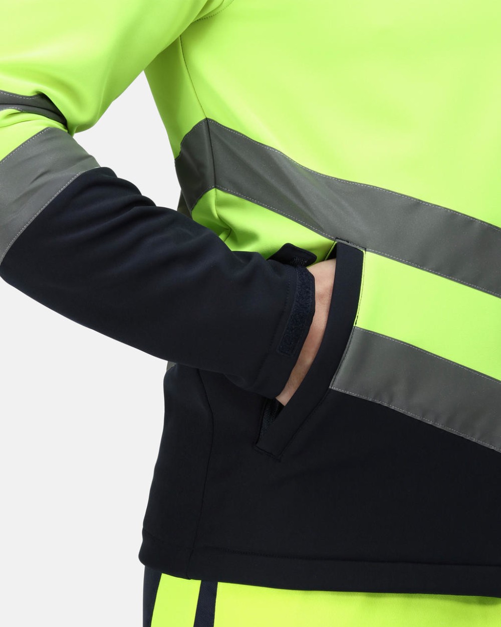 REGATTA Pro Hi Vis Softshell Jacket Softshells personalisierbar