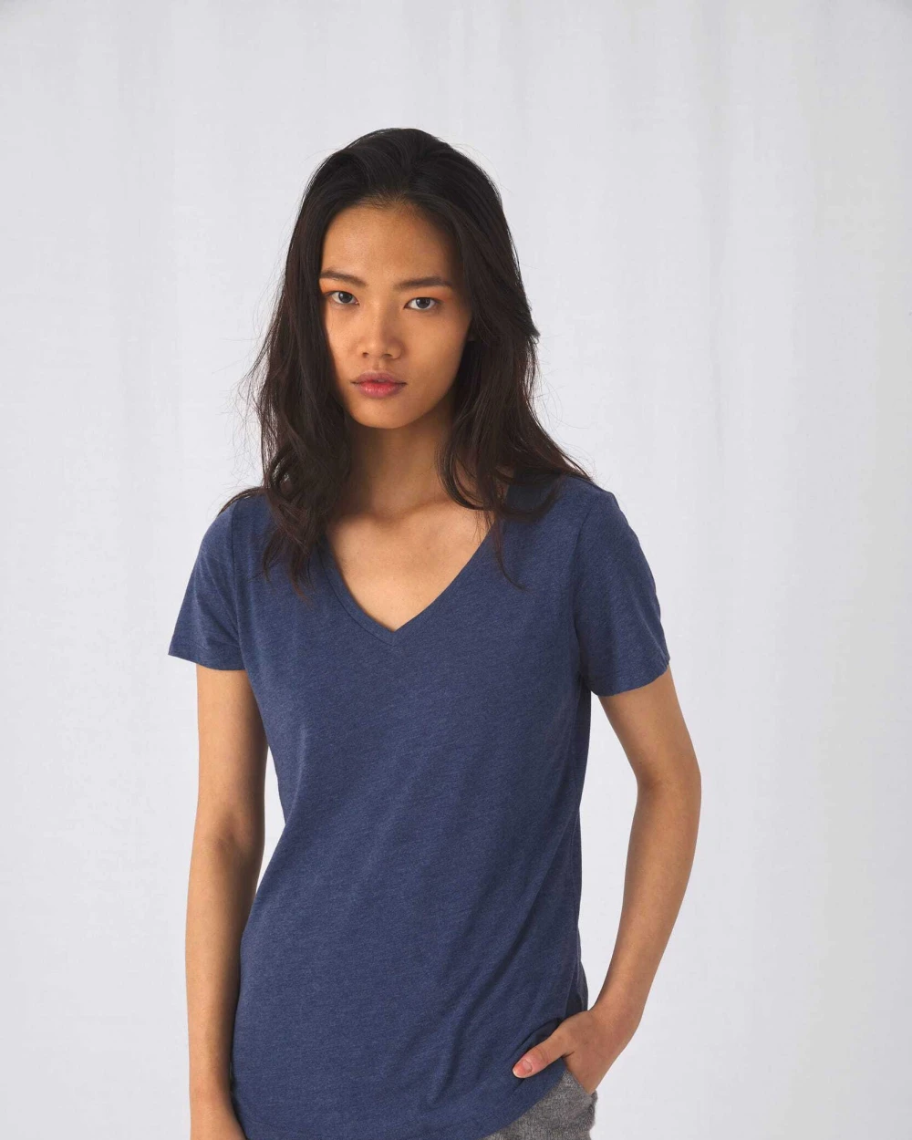 B&C TriBlend V-neck TEE / Woman T-Shirts personalisierbar