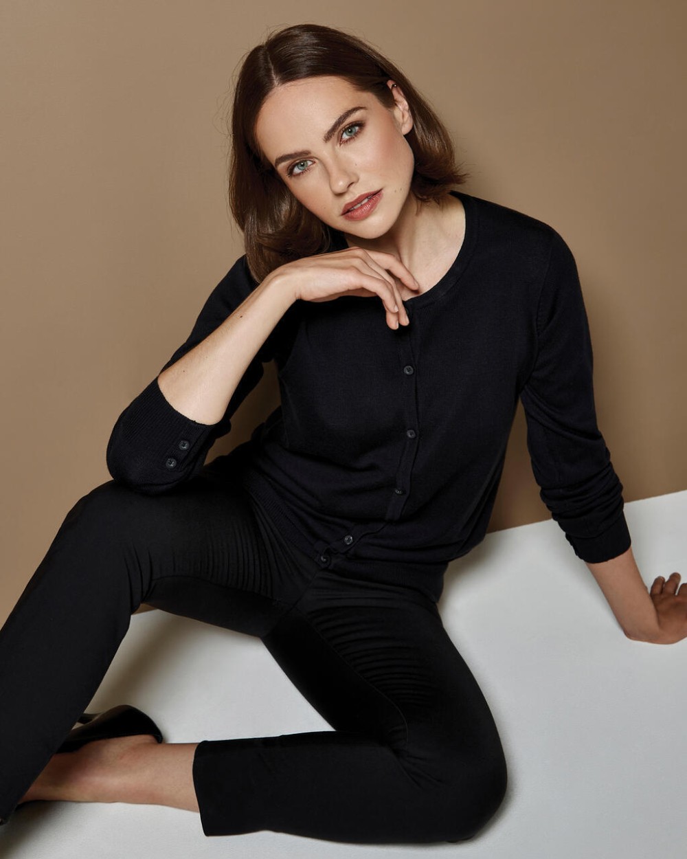Truien KUSTOM KIT Women's Classic Fit Arundel Crew Neck Cardigan voor bedrukking &amp; borduring