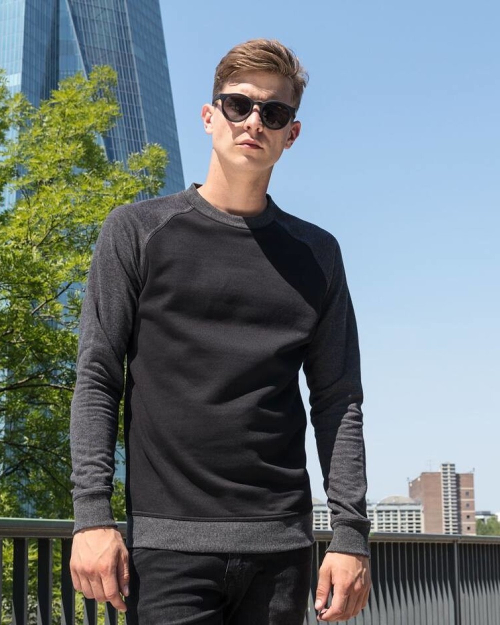 BUILD YOUR BRAND Raglan Crewneck Sweatshirts personalisierbar