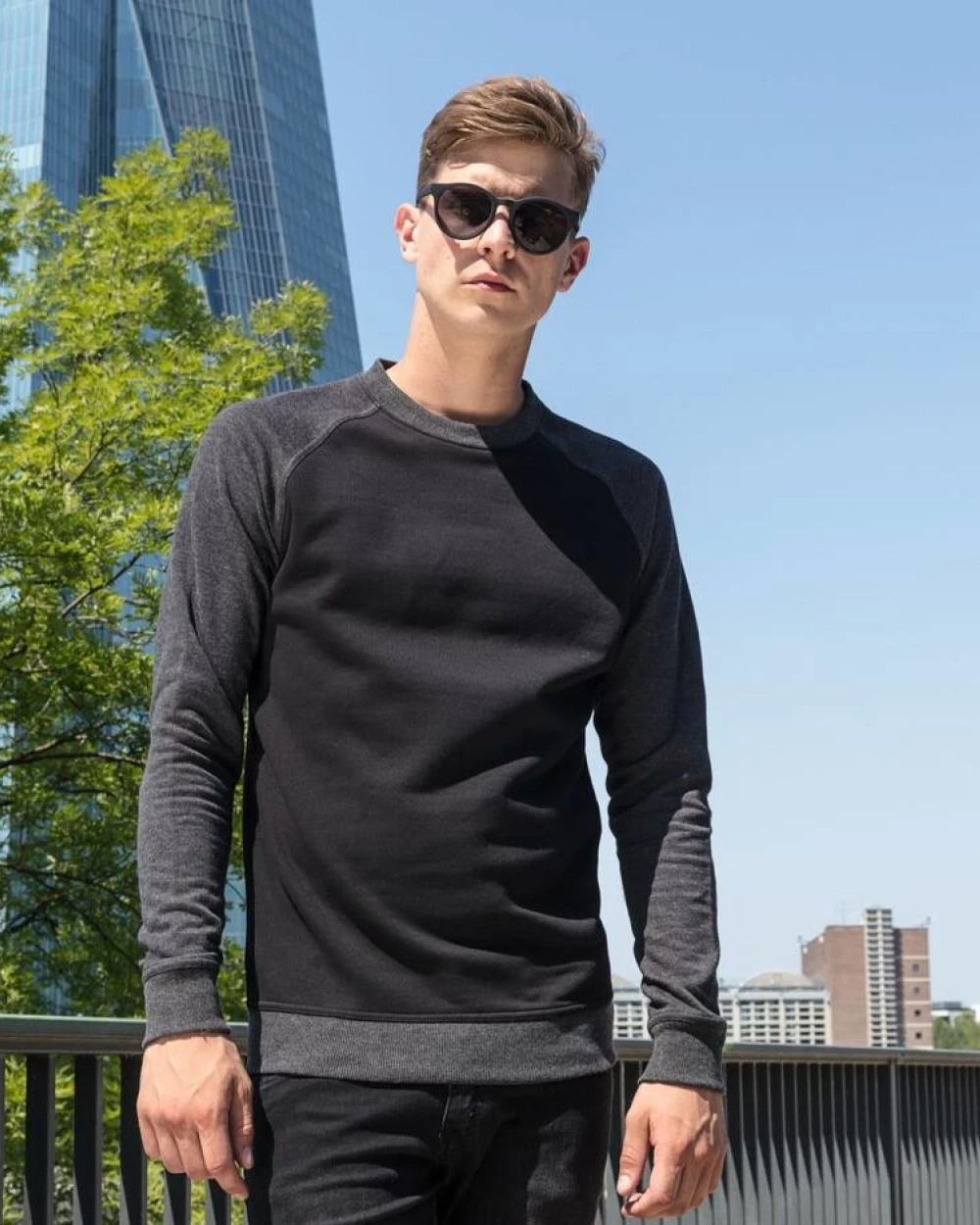 Sweaters & hoodies BUILD YOUR BRAND Raglan Crewneck voor bedrukking &amp; borduring