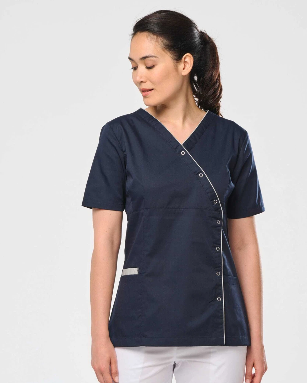 Schorten WK. DESIGNED TO WORK Damesblouse van polykatoen met drukknopen voor bedrukking &amp; borduring