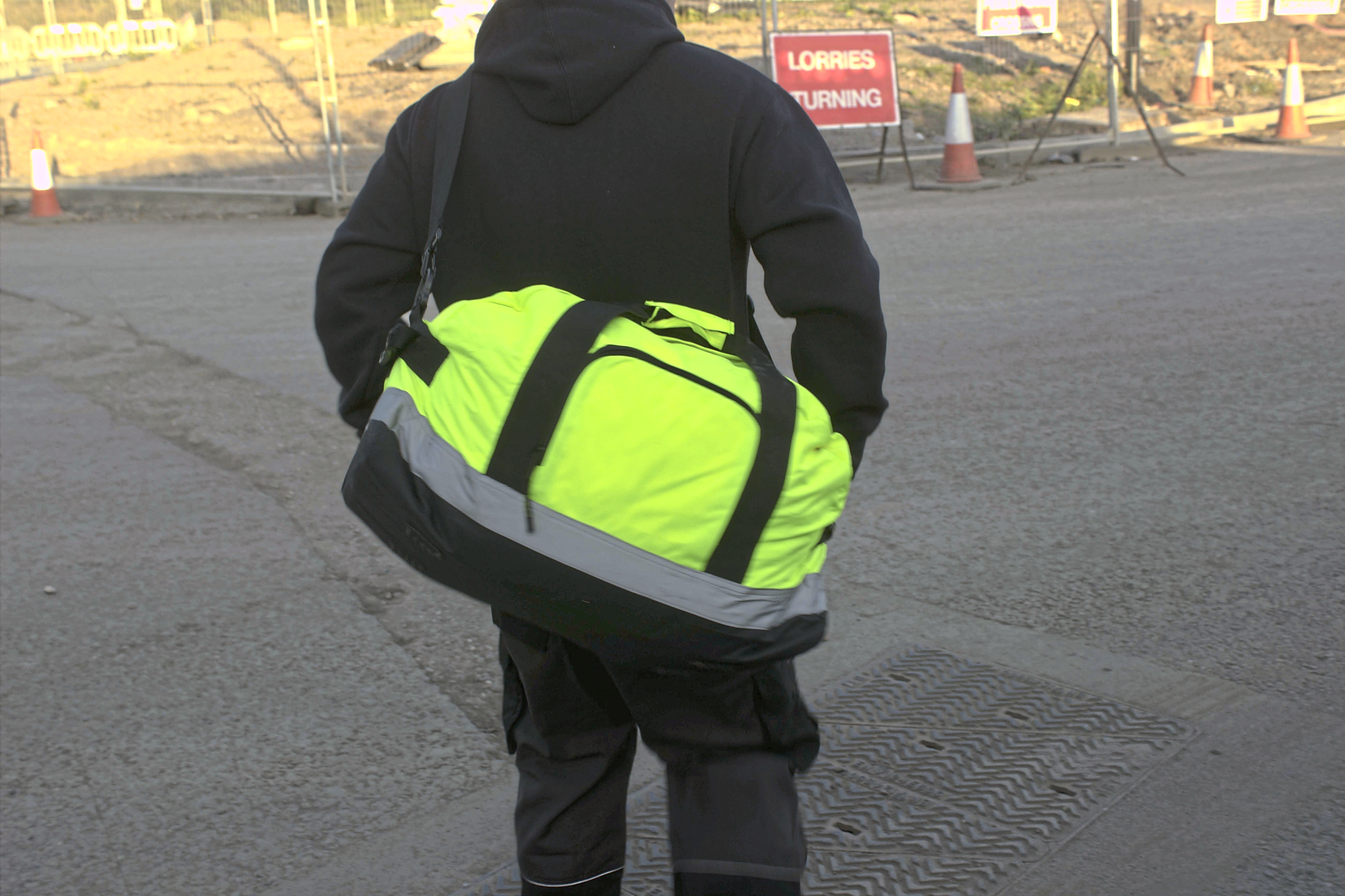 Tassen & Zakken YOKO High Visibility Seattle Holdalls voor bedrukking &amp; borduring