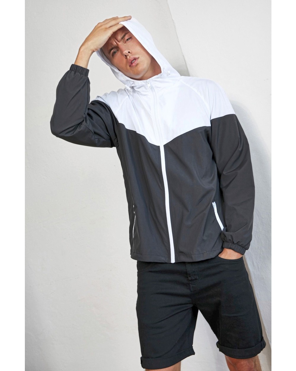 BUILD YOUR BRAND 2-Tone Tech Windrunner Jacken personalisierbar