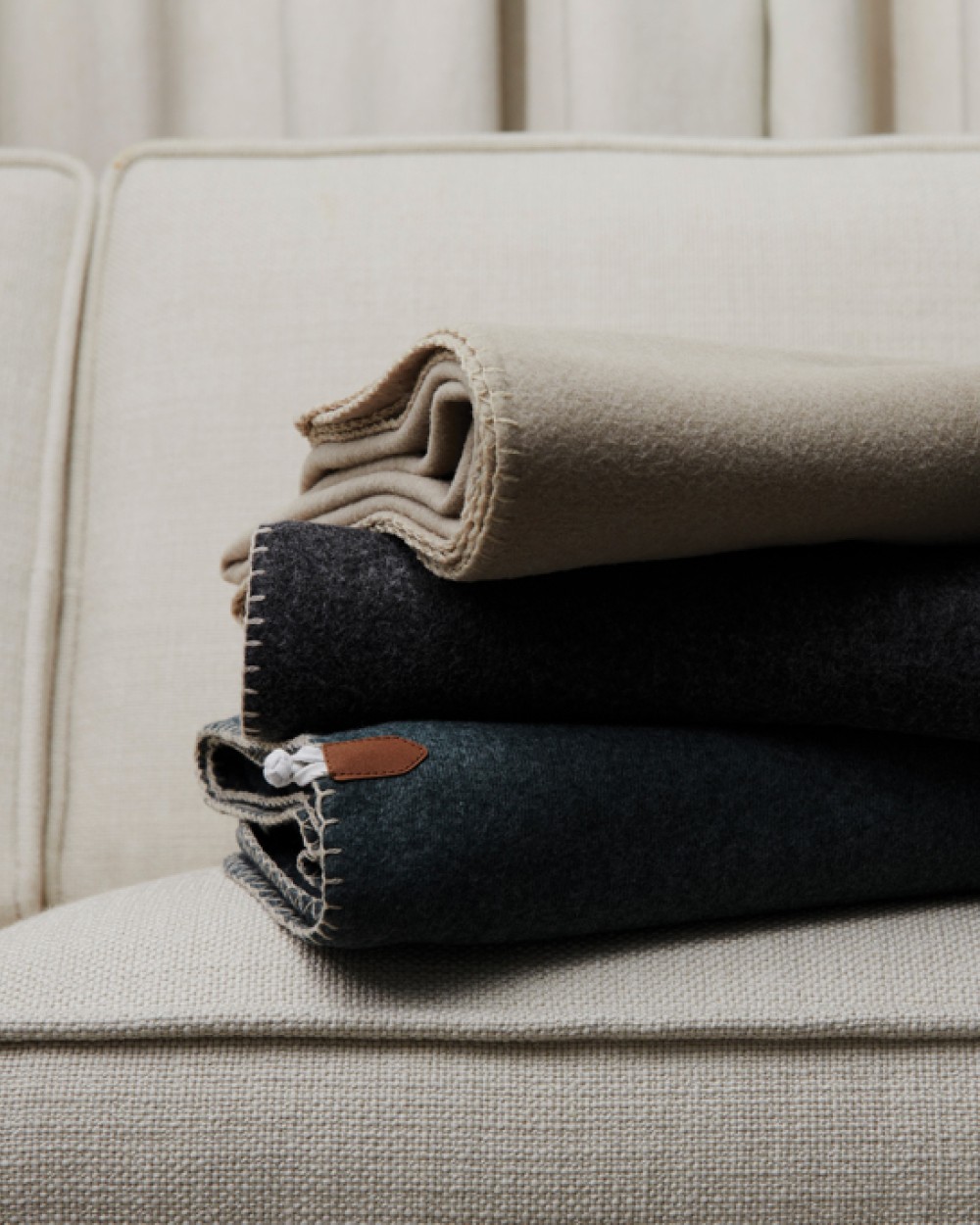 VINGA VINGA Bilton Decke Upcycling 190gr/m² Plaids personalisierbar