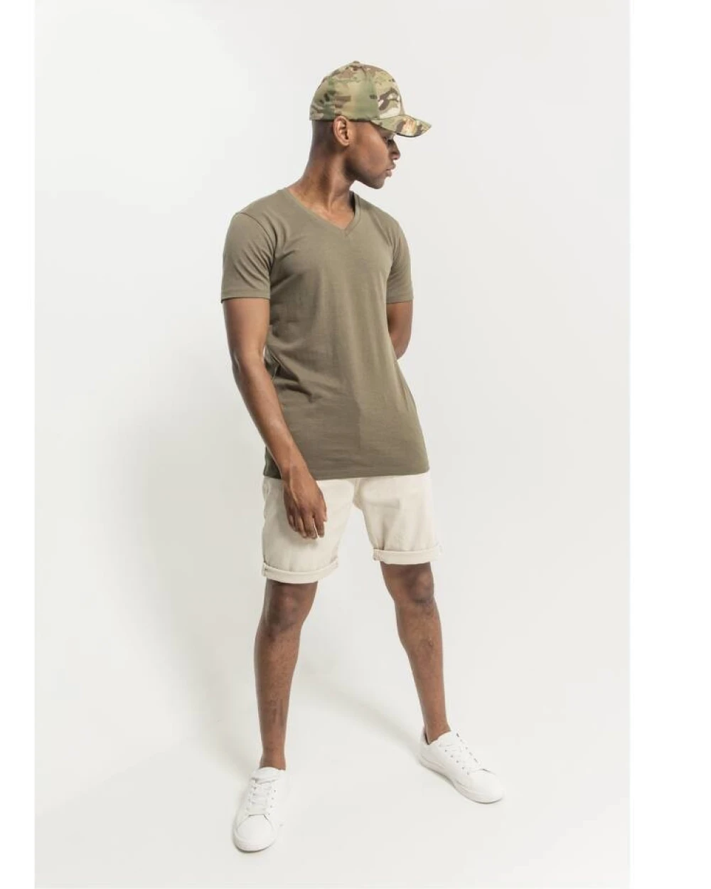 T-shirts BUILD YOUR BRAND Light T-Shirt V-Neck voor bedrukking &amp; borduring