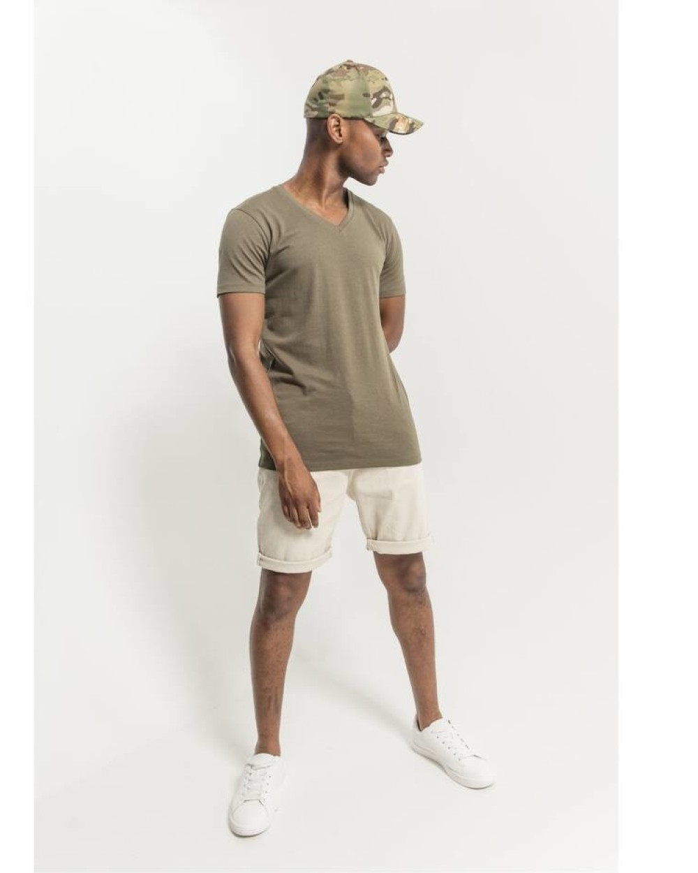 T-shirts BUILD YOUR BRAND Light T-Shirt V-Neck voor bedrukking &amp; borduring