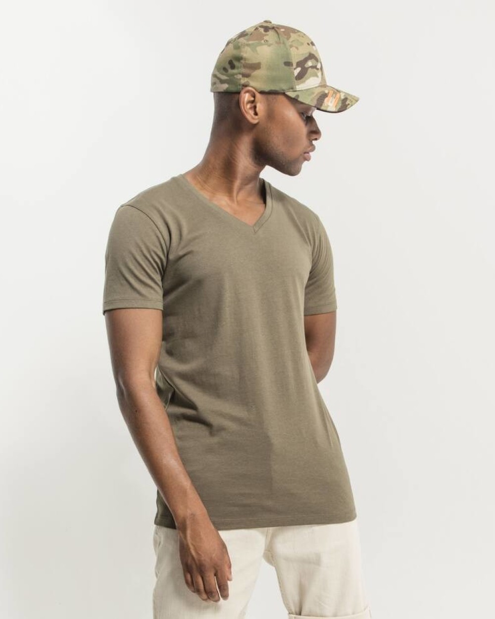 BUILD YOUR BRAND Light T-Shirt V-Neck T-Shirts personalisierbar