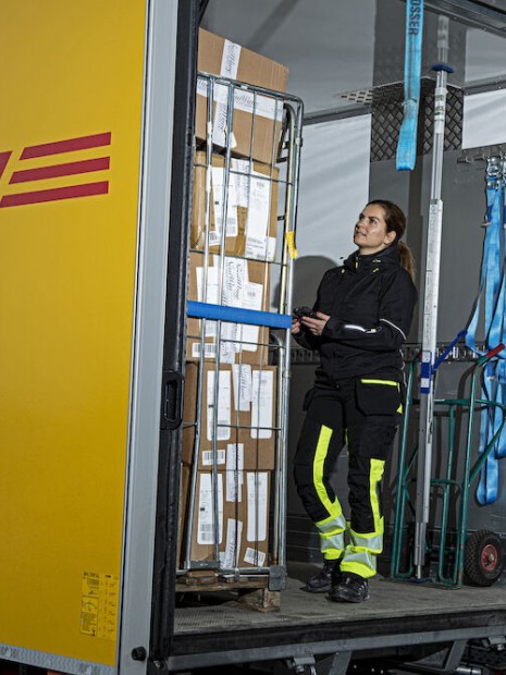 Softshells à personnaliser PROJOB 3413 SOFTSHELL PRIO DOUBLEE FEMME A CAPUCHE 