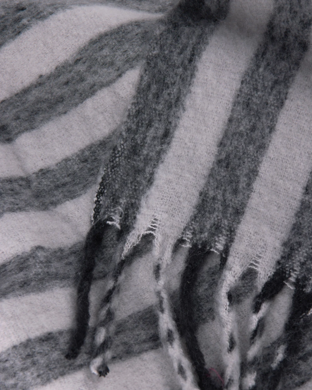 VINGA VINGA Lioro Decke aus GRS Wollmischung Plaids personalisierbar