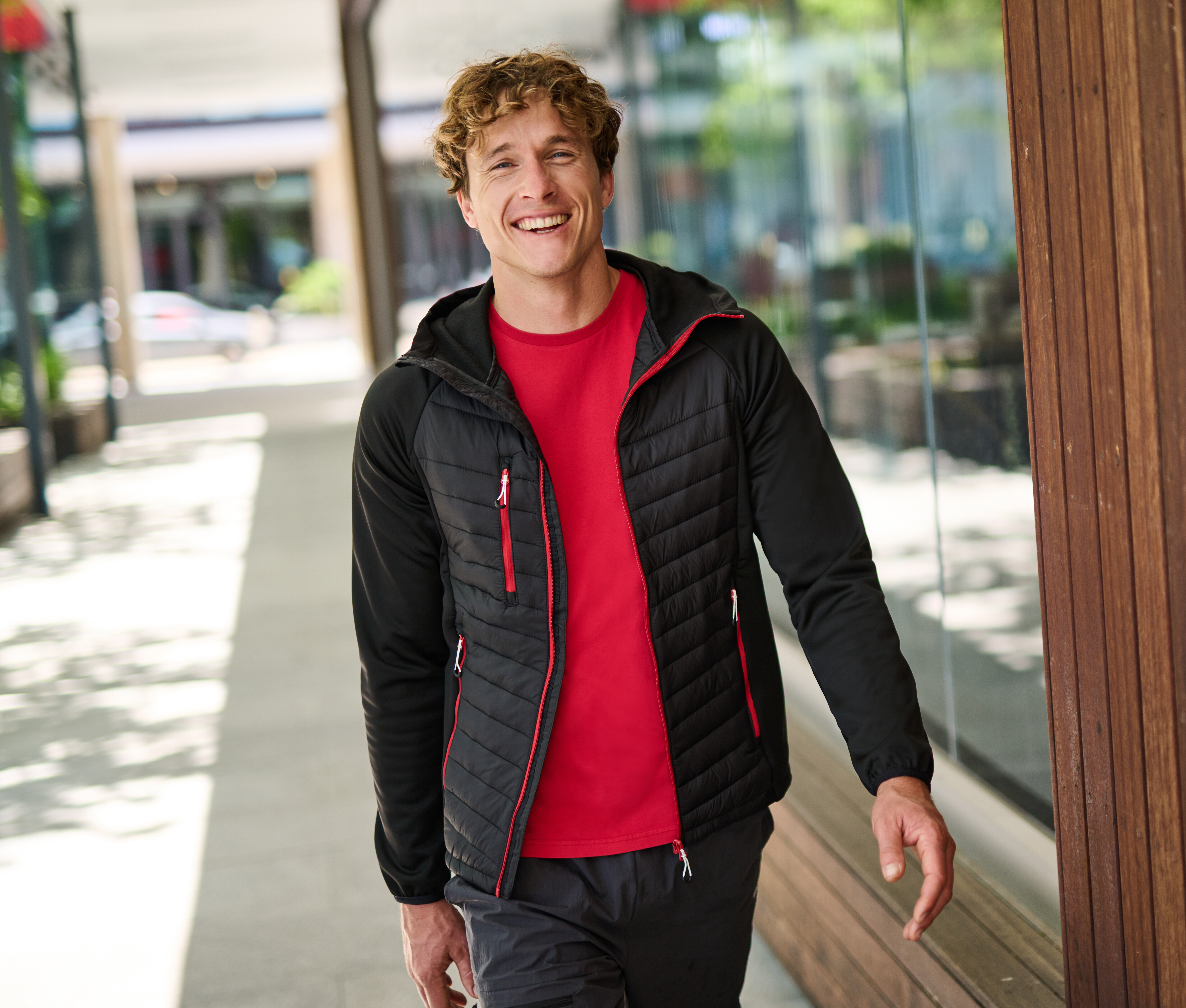 Jassen REGATTA MEN'S NAVIGATE HYBRID JACKET voor bedrukking &amp; borduring