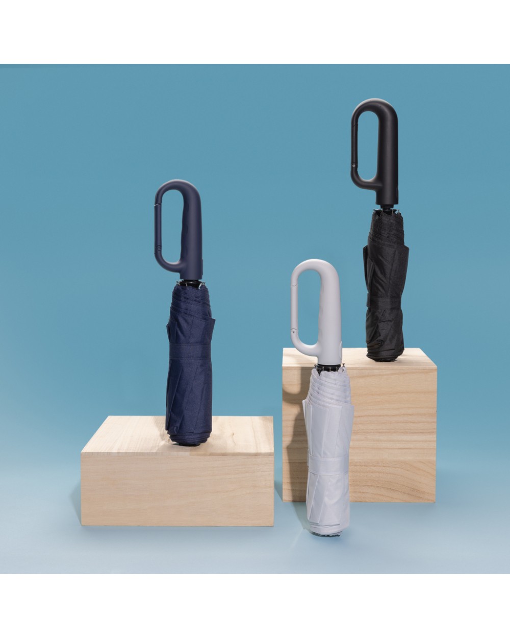 4DO Yara 21“ AWARE™ rPET Regenschirm mit Karabiner Regenschirme personalisierbar