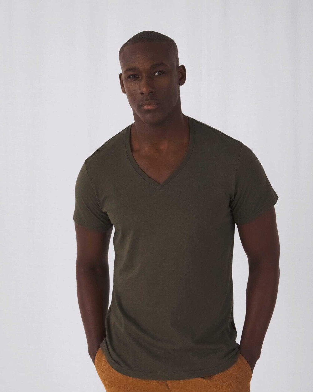 T-shirts B&C Organic Cotton Inspire V-neck T-shirt voor bedrukking &amp; borduring