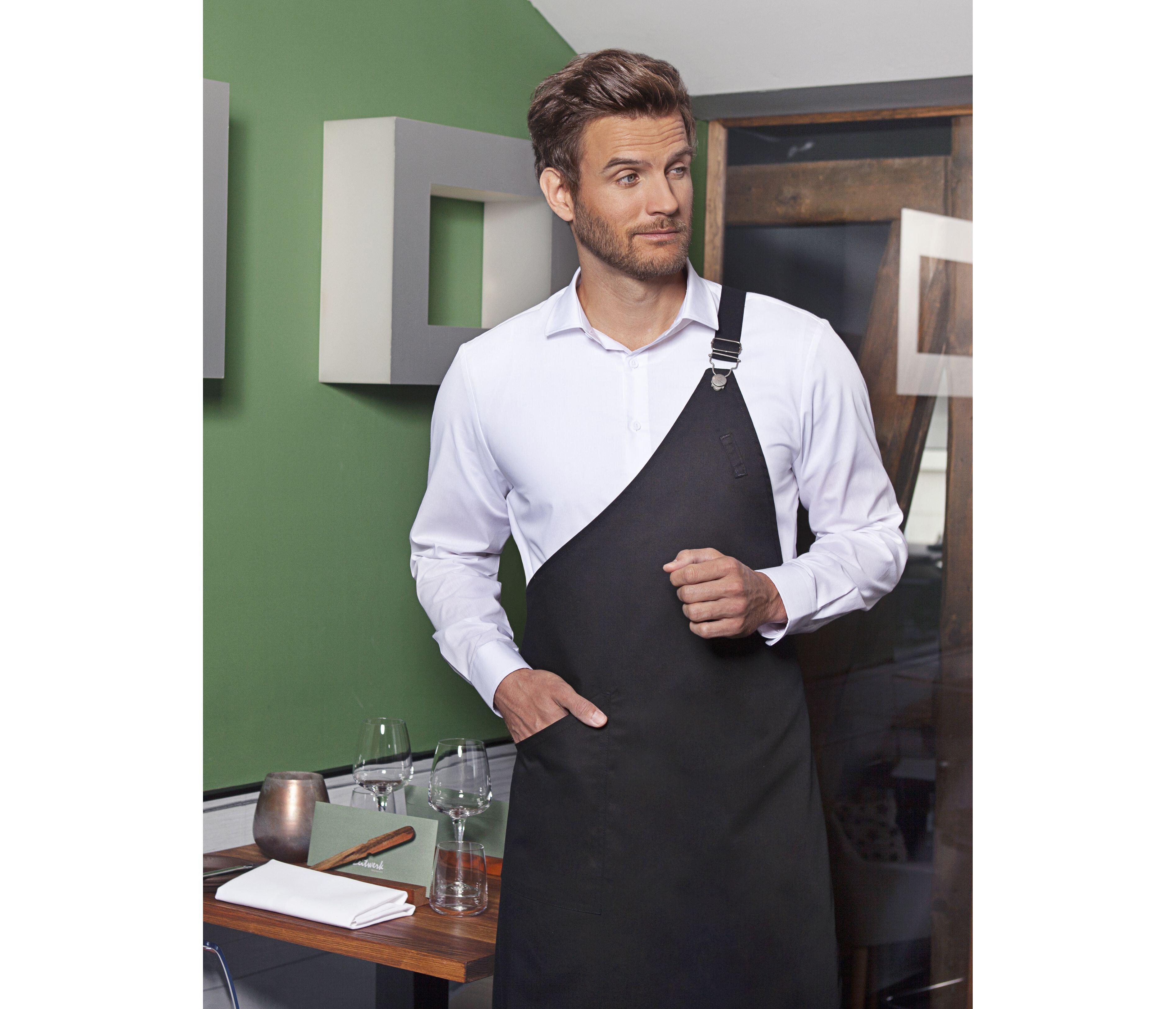 KARLOWSKY ASYMMETRICAL BIB APRON CLASSIC WITH POCKET Schürzen personalisierbar