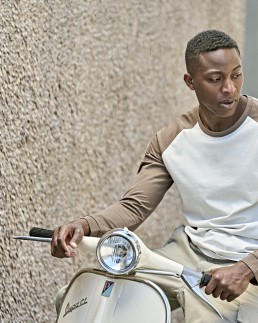 UNLABELED BASEBALL TEE