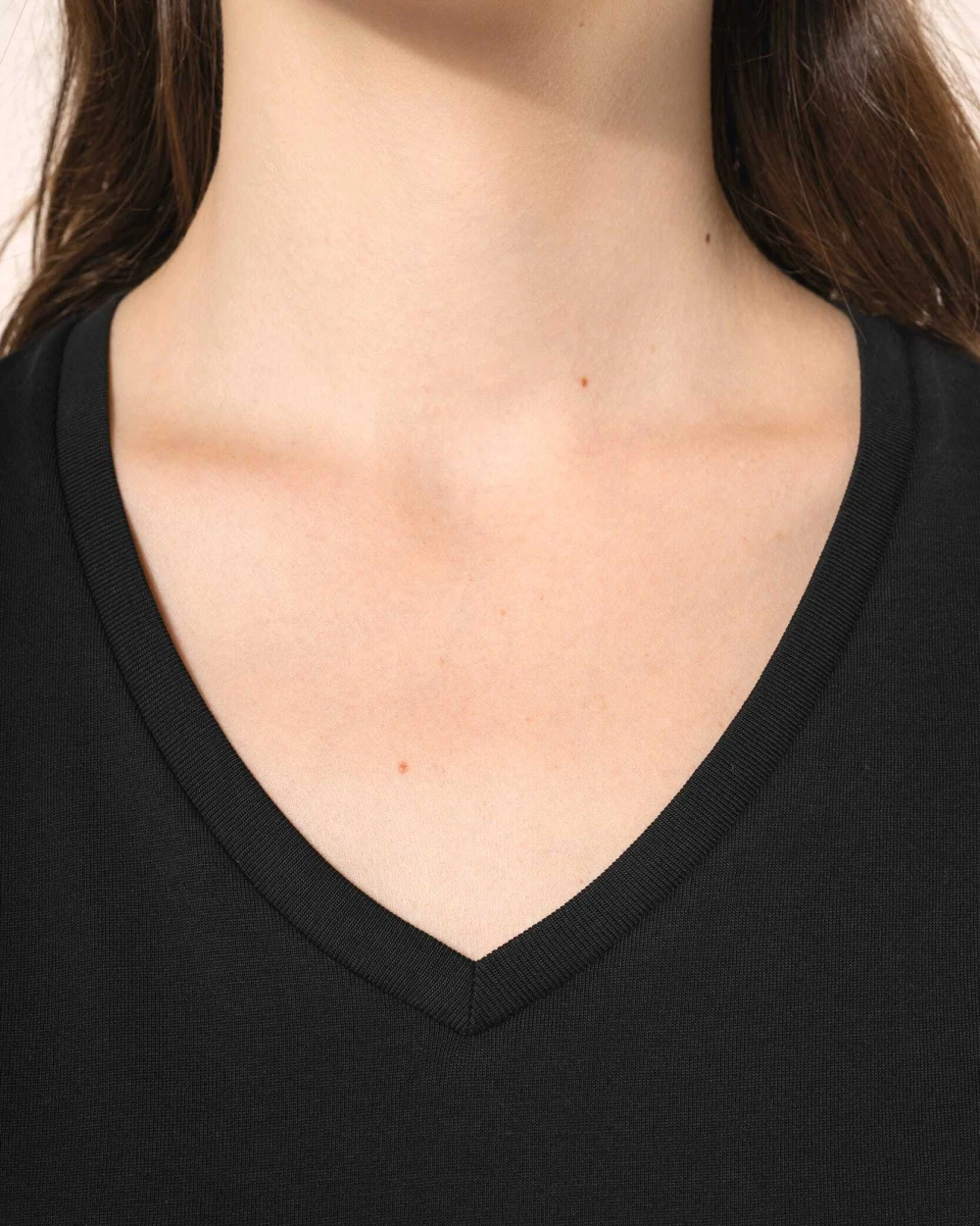 KARIBAN Supima® Damen-T-Shirt mit V-Ausschnitt und kurzen Ärmeln T-Shirts personalisierbar
