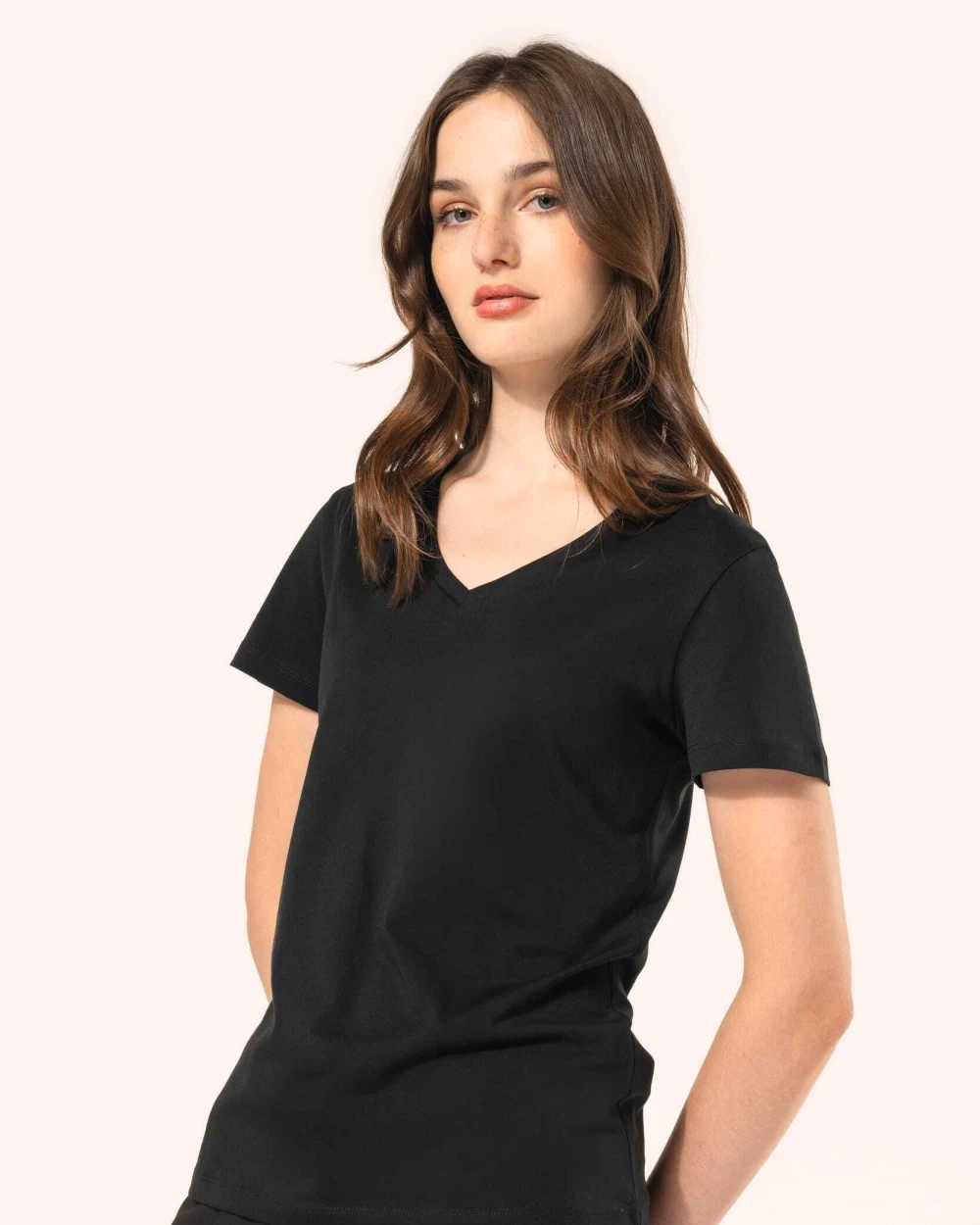 KARIBAN Supima® Damen-T-Shirt mit V-Ausschnitt und kurzen Ärmeln T-Shirts personalisierbar