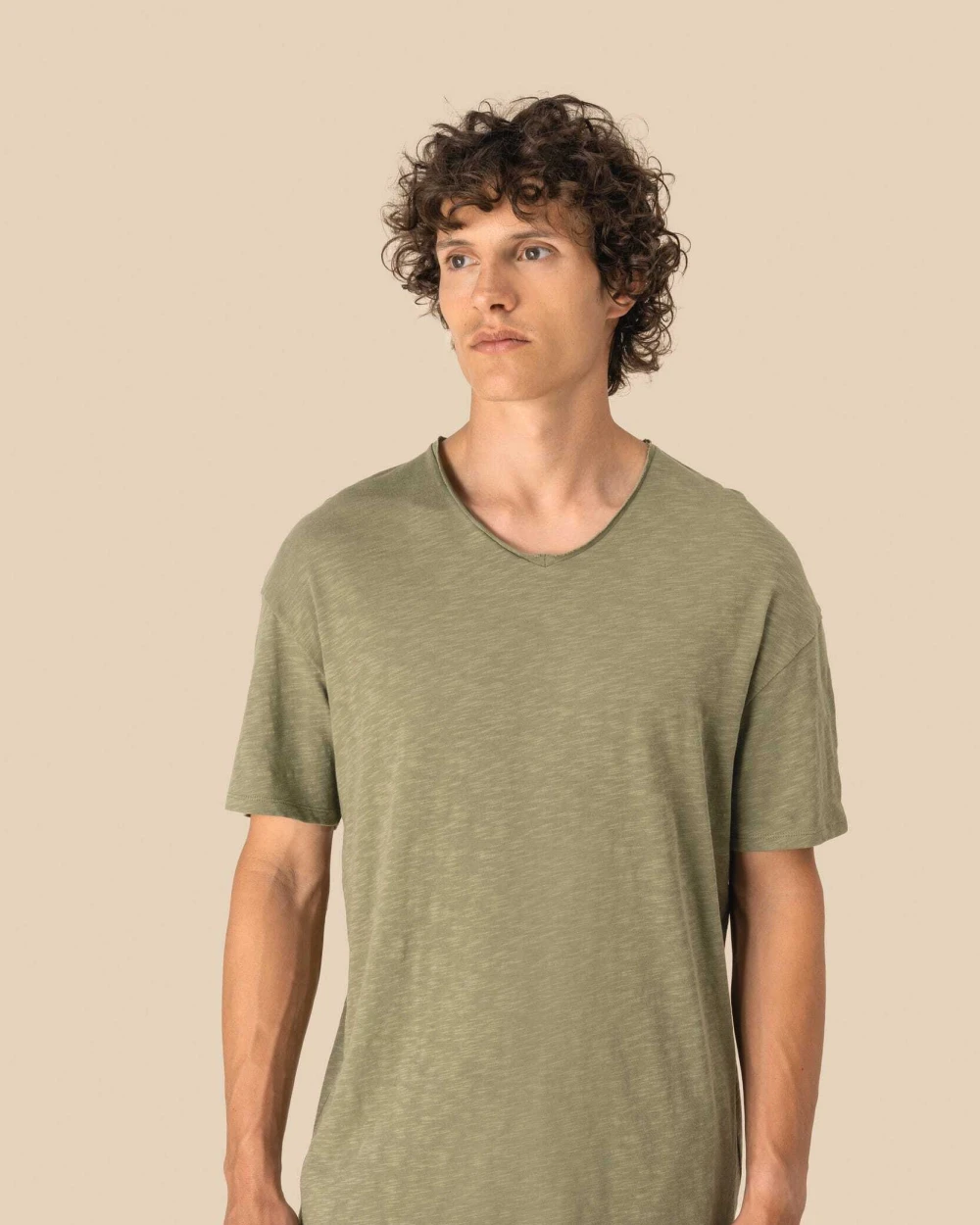SPASSO Umweltfreundliches T-Shirt mit Slubkragen und überschnittenen Schultern für Herren T-Shirts personalisierbar