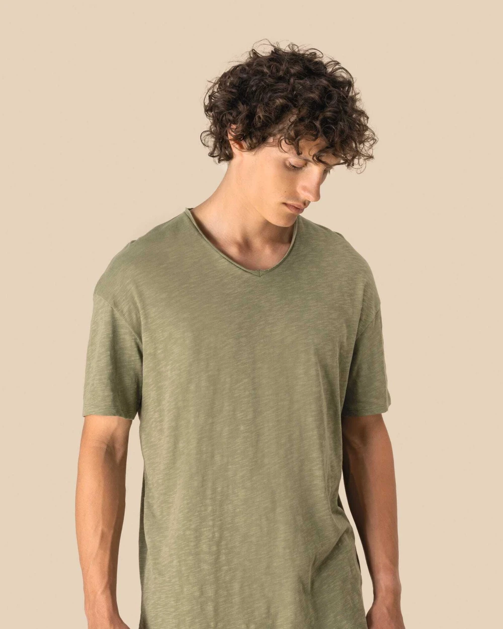SPASSO Umweltfreundliches T-Shirt mit Slubkragen und überschnittenen Schultern für Herren T-Shirts personalisierbar