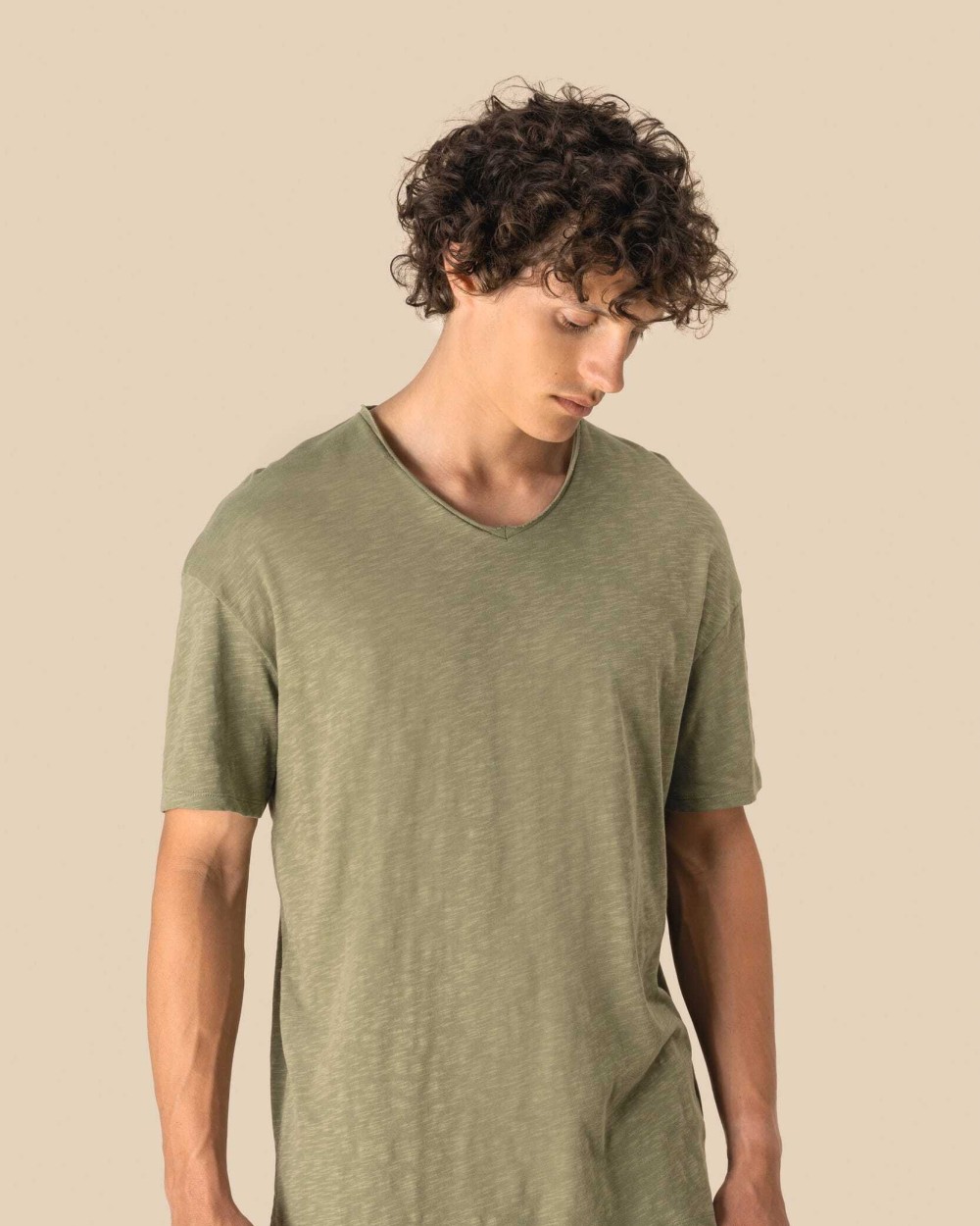 SPASSO Umweltfreundliches T-Shirt mit Slubkragen und überschnittenen Schultern für Herren T-Shirts personalisierbar