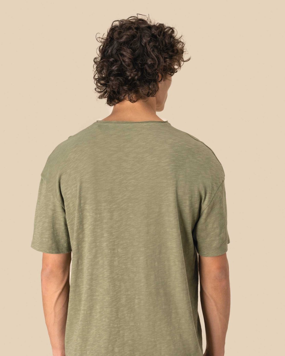 T-shirts SPASSO Ecologisch heren-T-shirt met slubhals en afhangende schouders voor bedrukking &amp; borduring