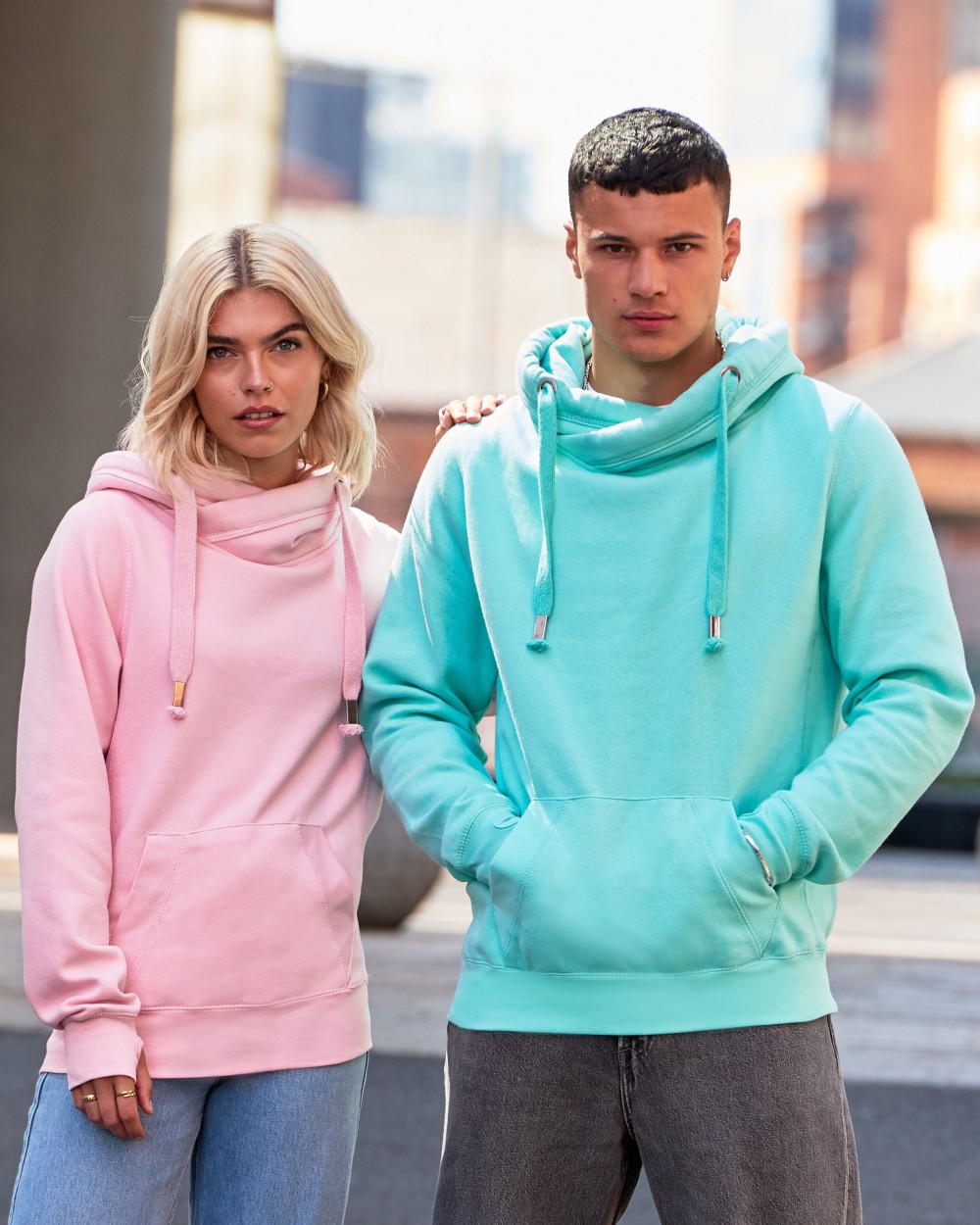 Sweaters & hoodies AWDIS CROSS NECK HOODIE voor bedrukking &amp; borduring