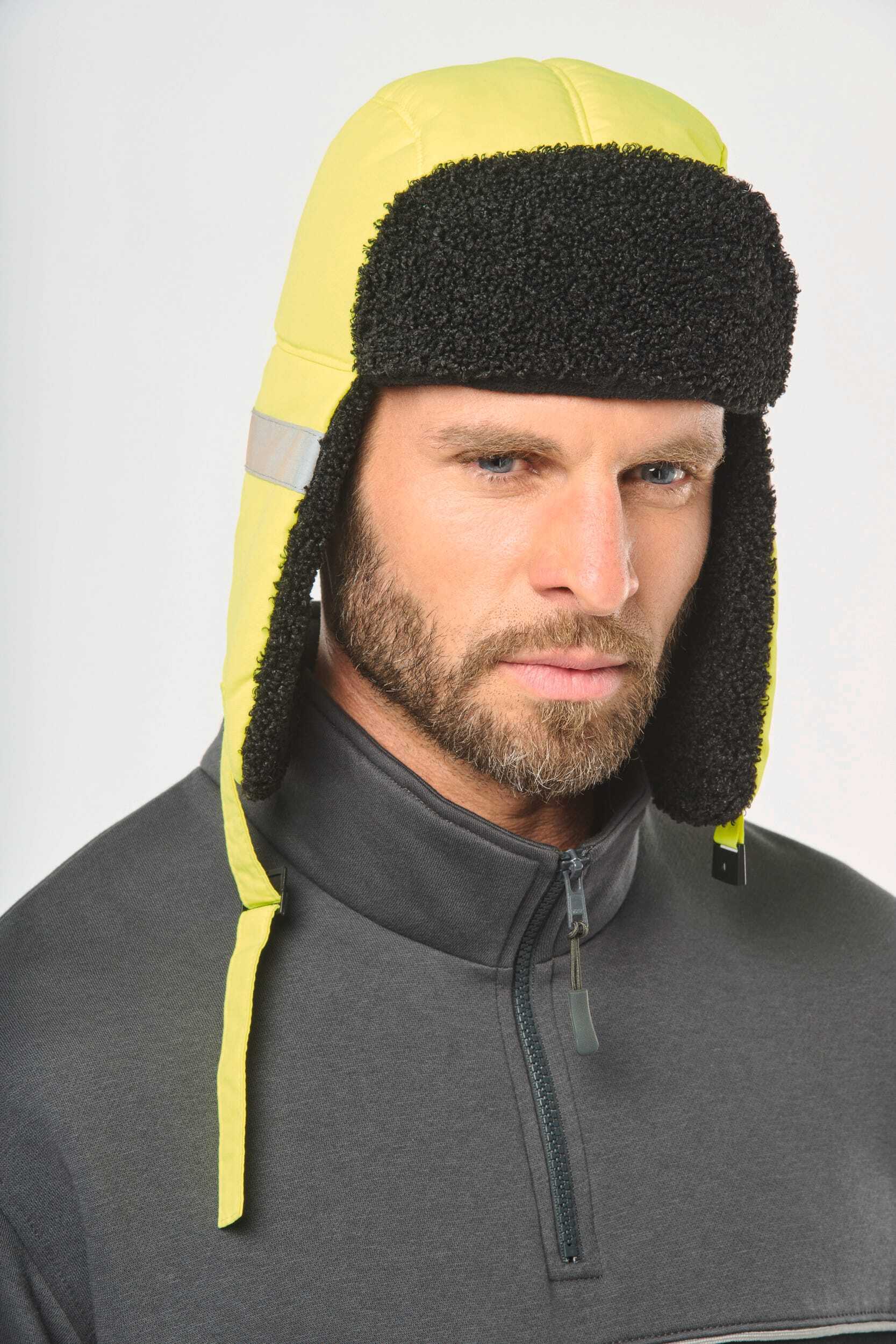 Petjes WK. DESIGNED TO WORK Gewatteerde pet met oorkleppen voor bedrukking &amp; borduring