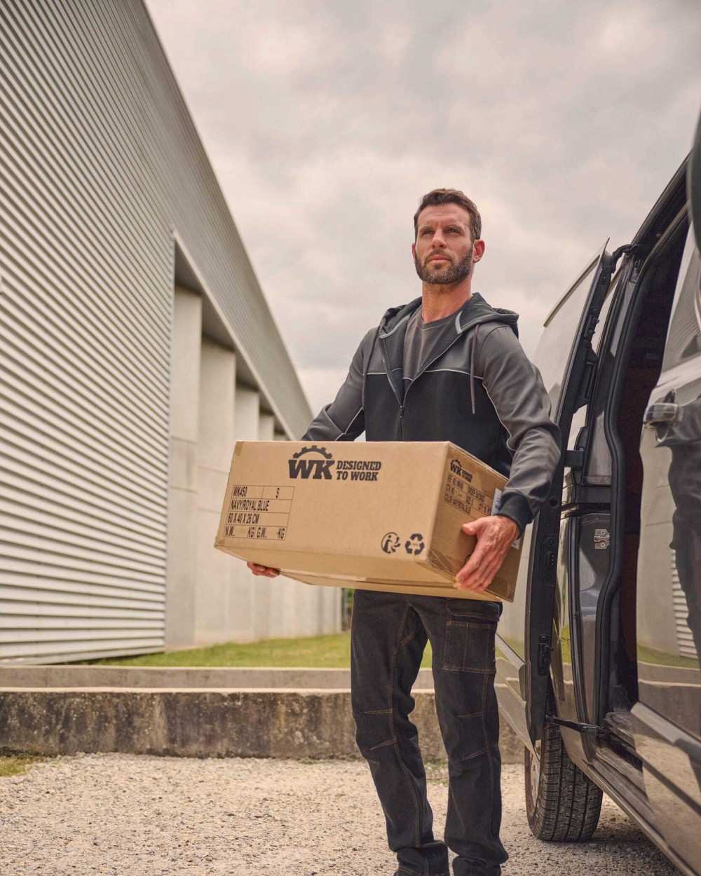 Jassen WK. DESIGNED TO WORK Tweekleurig ecologisch fleecevest met capuchon voor bedrukking &amp; borduring