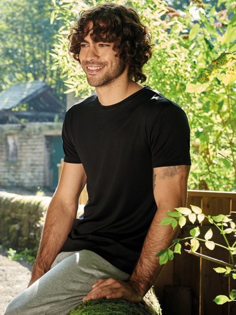 T-Shirts à personnaliser AWDIS T-shirt training en matière recyclée Ambaro. 