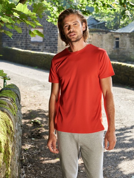 T-Shirts à personnaliser AWDIS T-shirt training en matière recyclée Ambaro. 