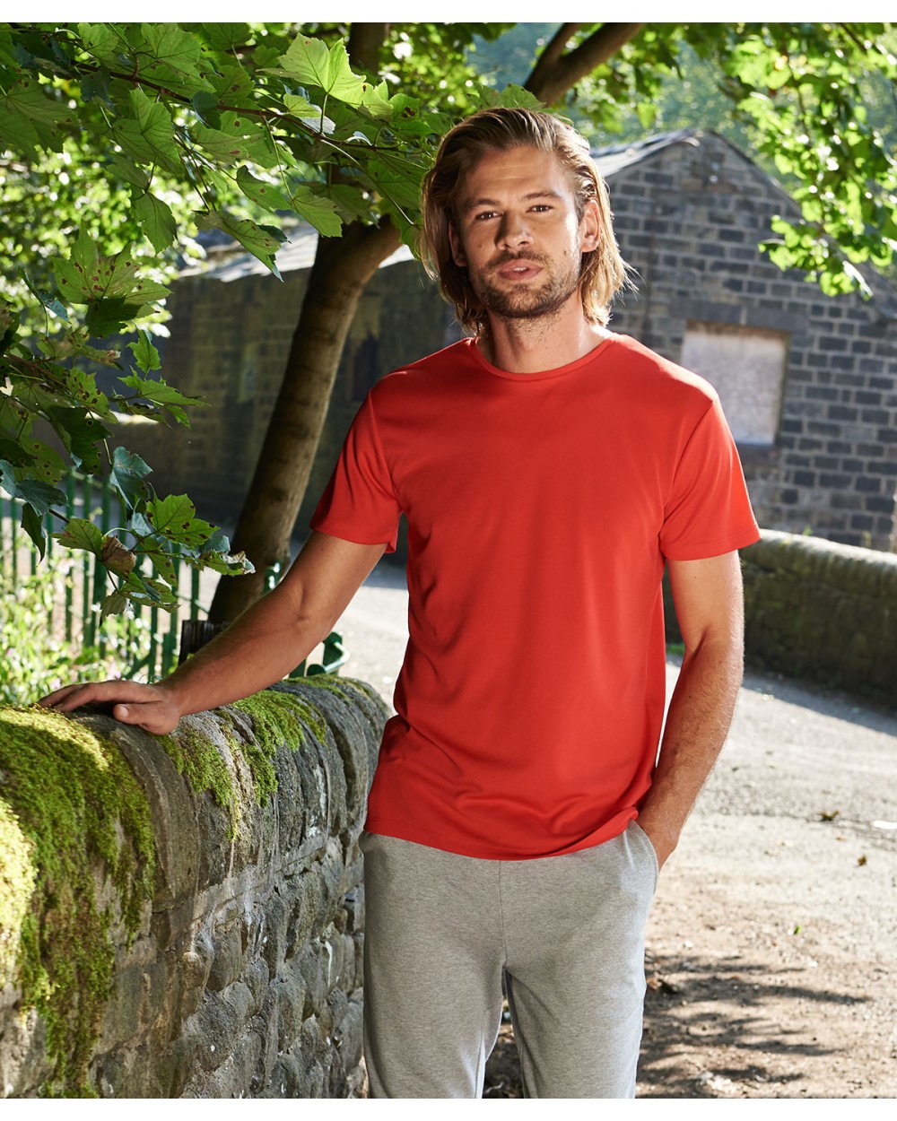 T-Shirts personnalisable AWDIS T-shirt training en matière recyclée Ambaro.