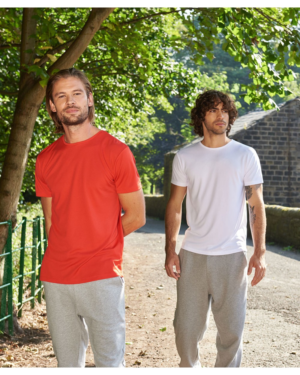 T-Shirts personnalisable AWDIS T-shirt training en matière recyclée Ambaro.