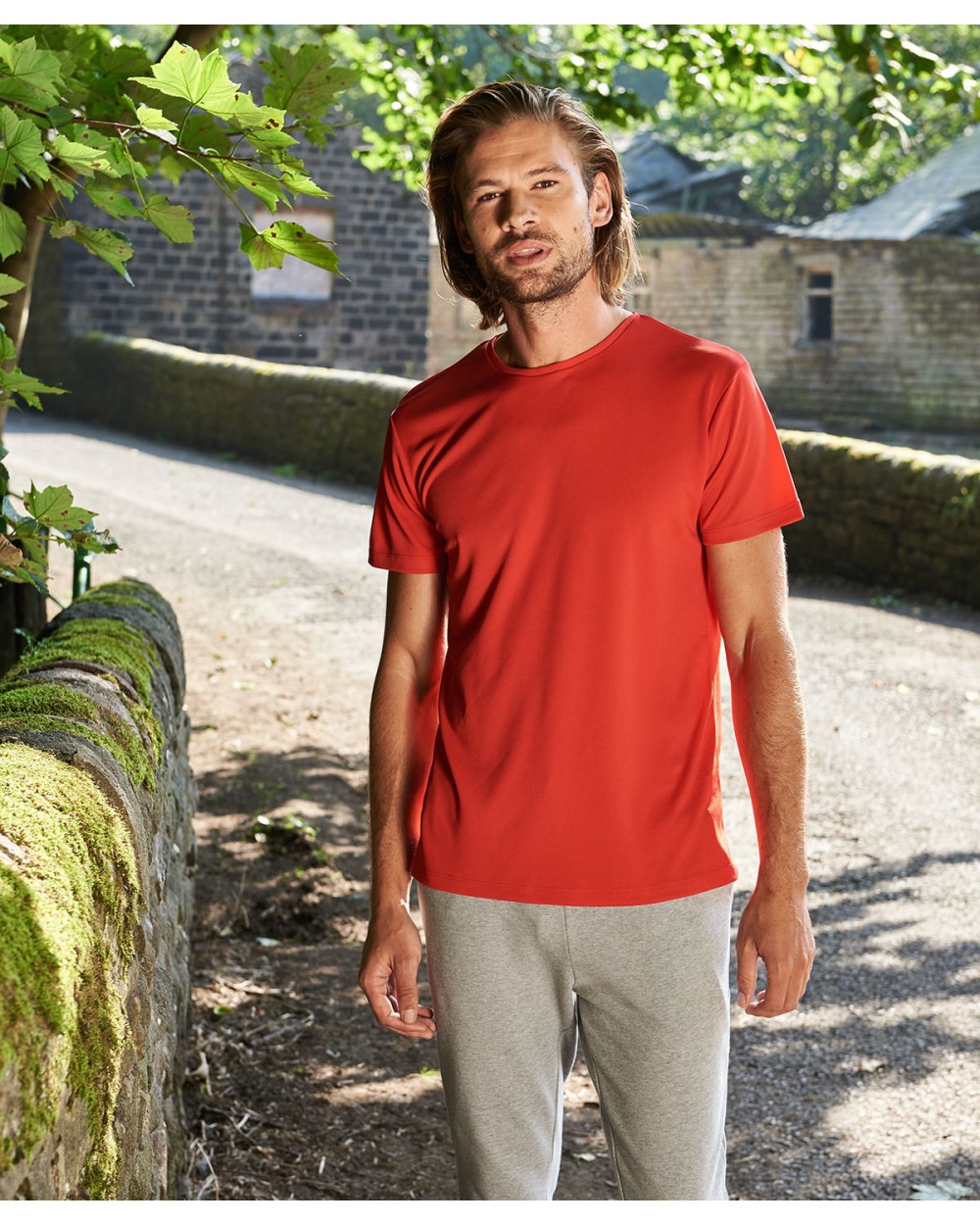 T-Shirts personnalisable AWDIS T-shirt training en matière recyclée Ambaro.