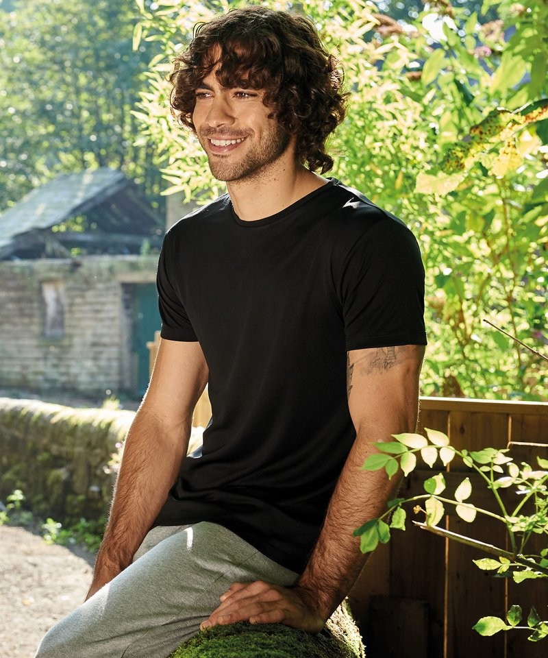 T-Shirts personnalisable AWDIS T-shirt training en matière recyclée Ambaro.